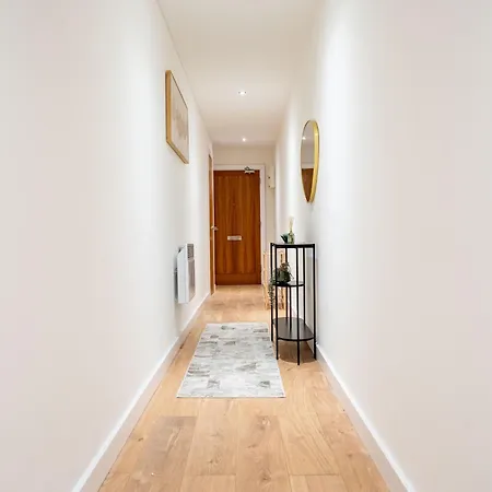 Retreat On The Riverbank - Sleeps 8 - Balcony 公寓 利兹