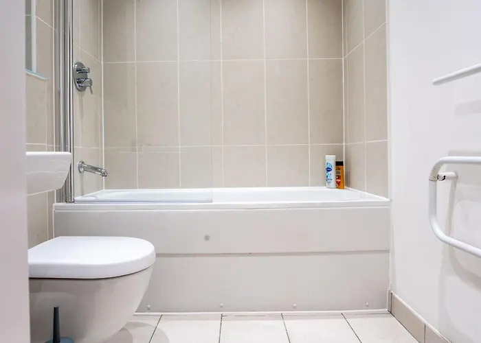 公寓 Retreat On The Riverbank - Sleeps 8 - Balcony 利兹