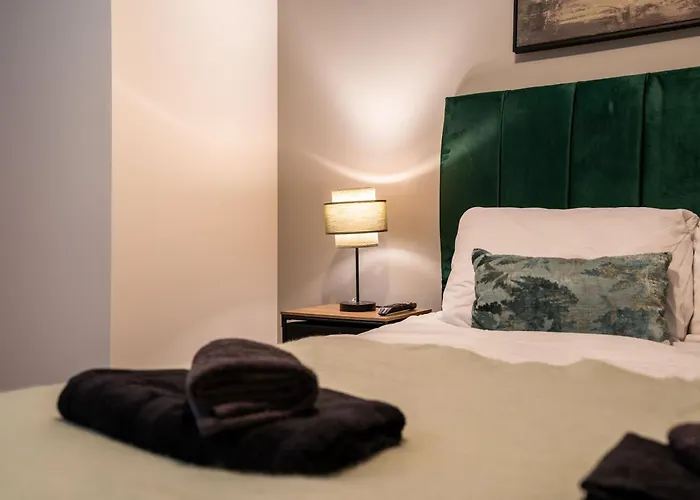 公寓 Retreat On The Riverbank - Sleeps 8 - Balcony *