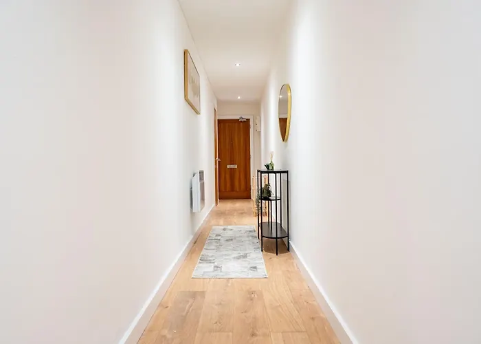 Retreat On The Riverbank - Sleeps 8 - Balcony 公寓 利兹