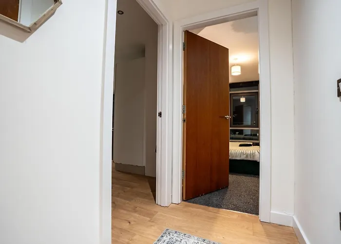 Retreat On The Riverbank - Sleeps 8 - Balcony 公寓 利兹