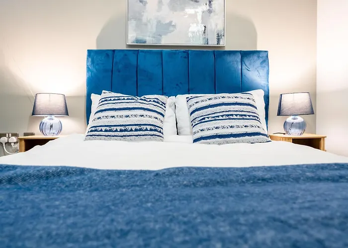 Retreat On The Riverbank - Sleeps 8 - Balcony 公寓 利兹